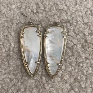 Kendra Scott gold & ivory pearl arrowhead earrings